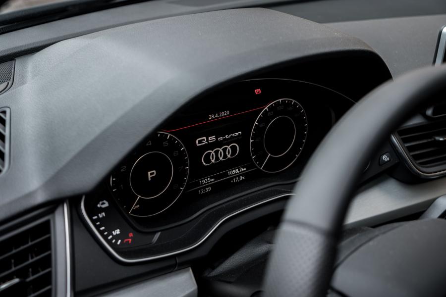 Панель приборов Audi Q5 55 TFSI e by ABT 2020 года  (фото 10 из 18)